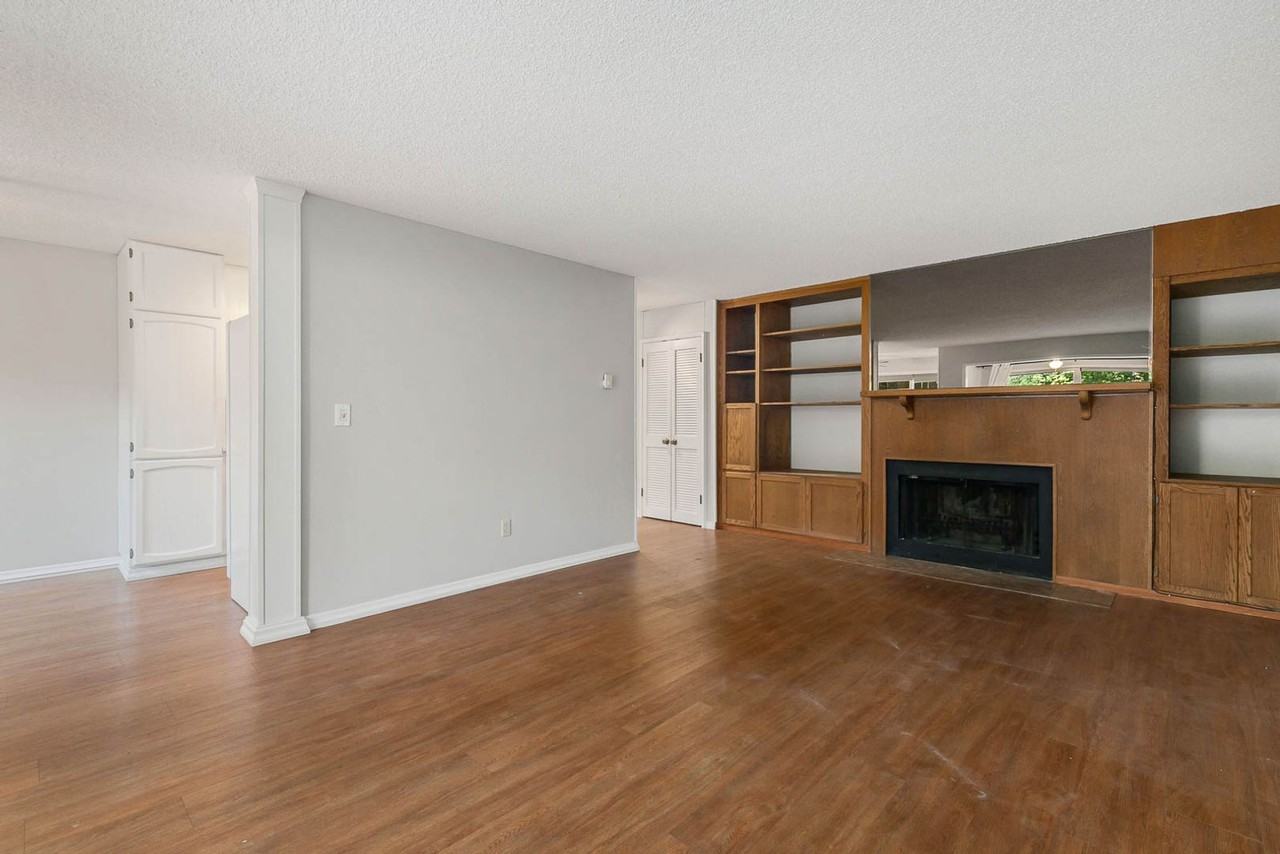 2210 Ne 92nd St - Photo 4 of 24