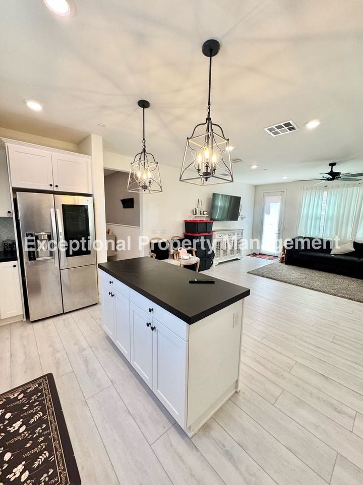 13941 Blossom Way - Photo 5 of 18