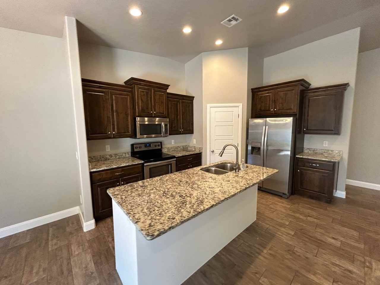 3271 W 2650 S - Photo 4 of 24