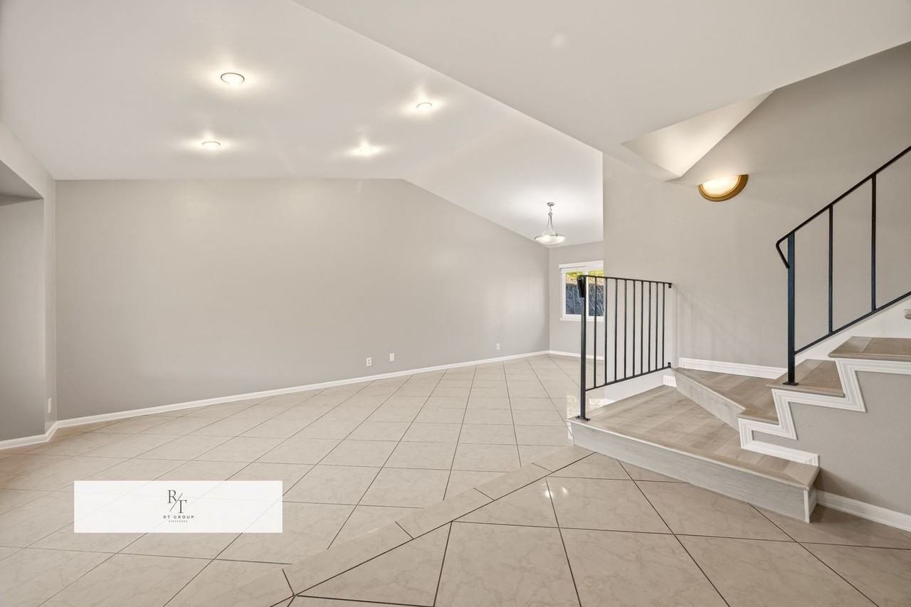 20112 Divino Dr - Photo 3 of 42