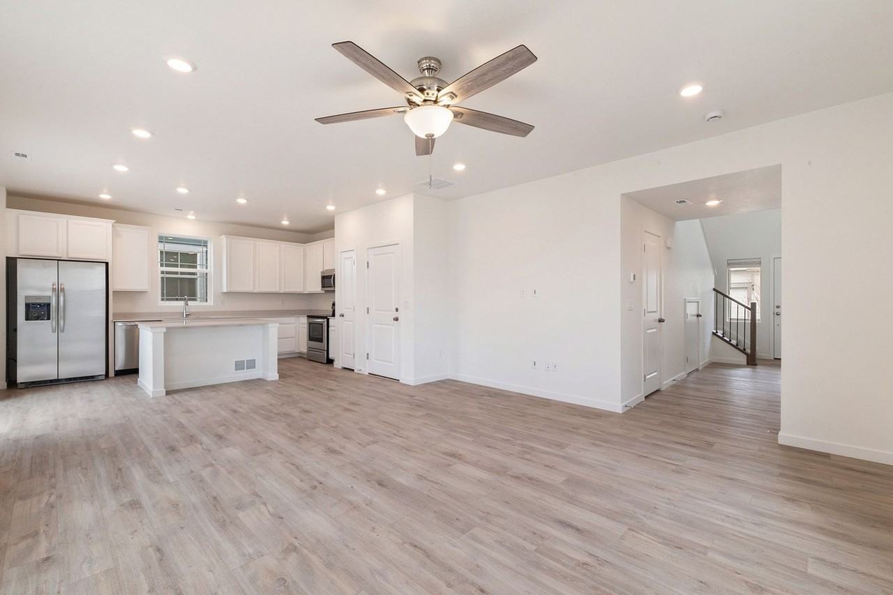 2675 Painted Turtle Ave - Photo 5 of 14