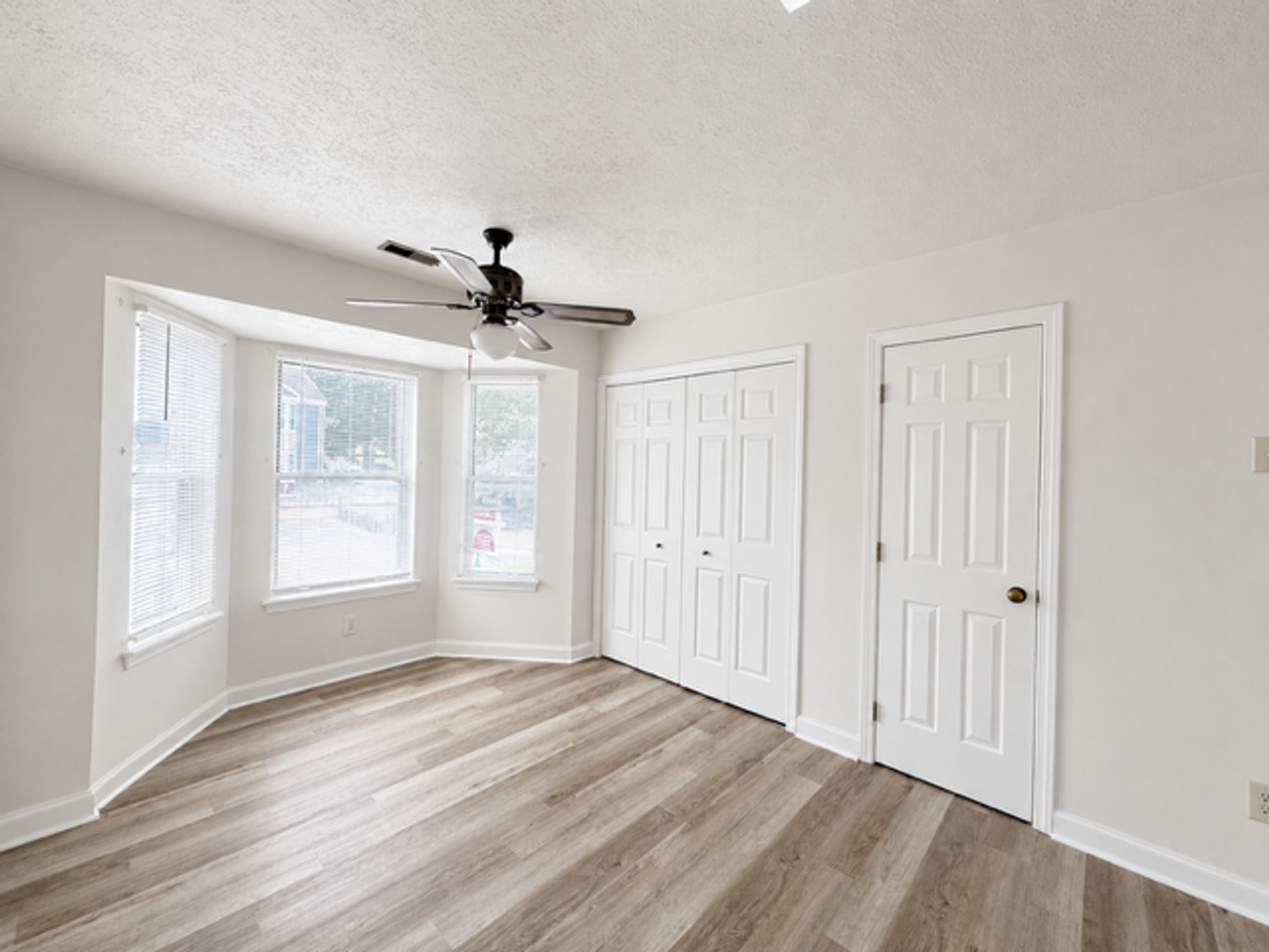 1111 Palmerton Dr - Photo 5 of 11