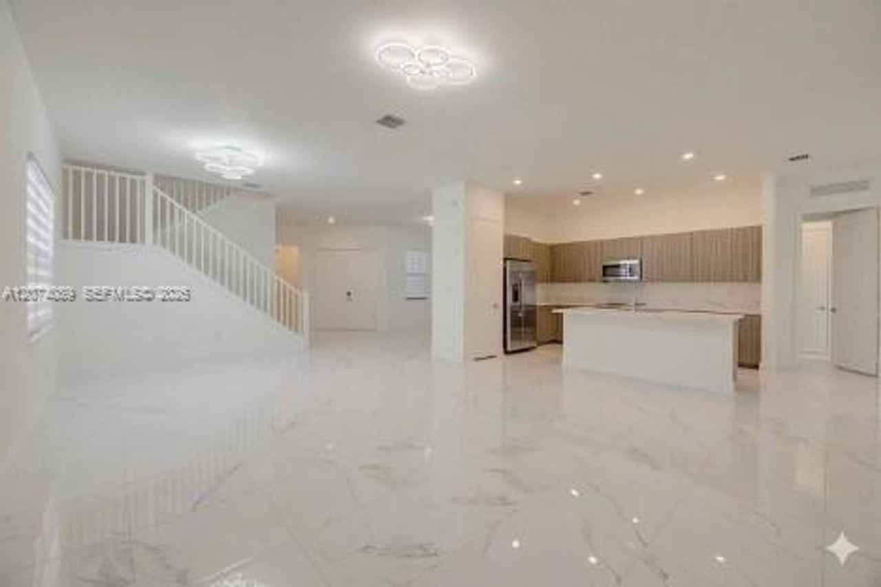 17552 Sw 46th St - Photo 3 of 21