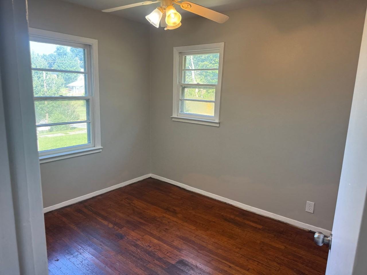 228 Baker St - Photo 6 of 12