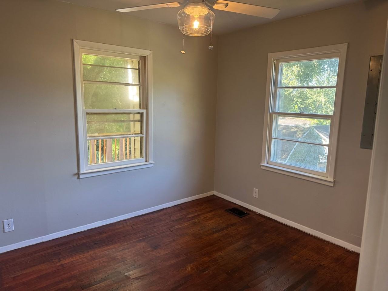 228 Baker St - Photo 7 of 12