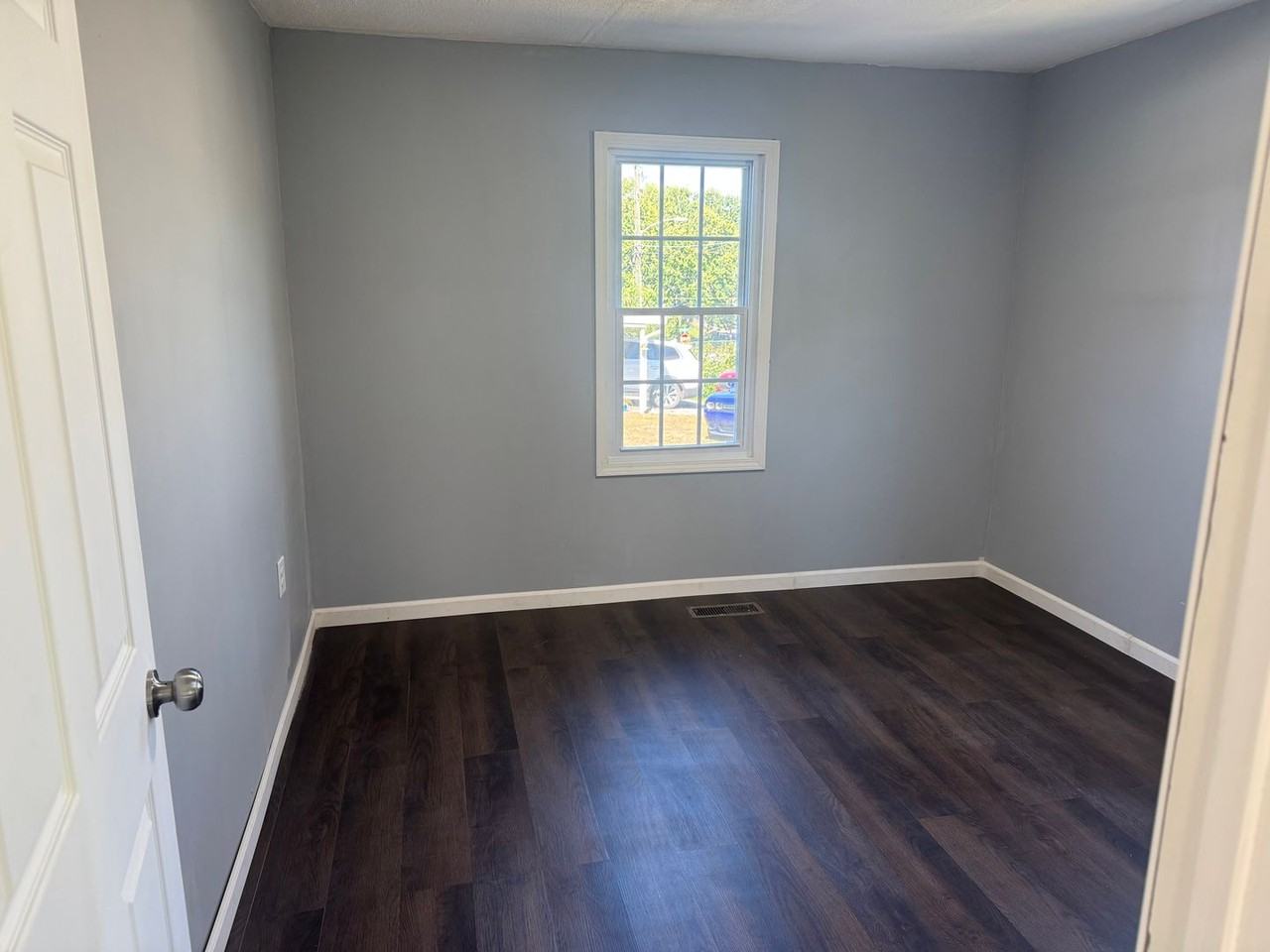 212 Aesque St - Photo 4 of 9