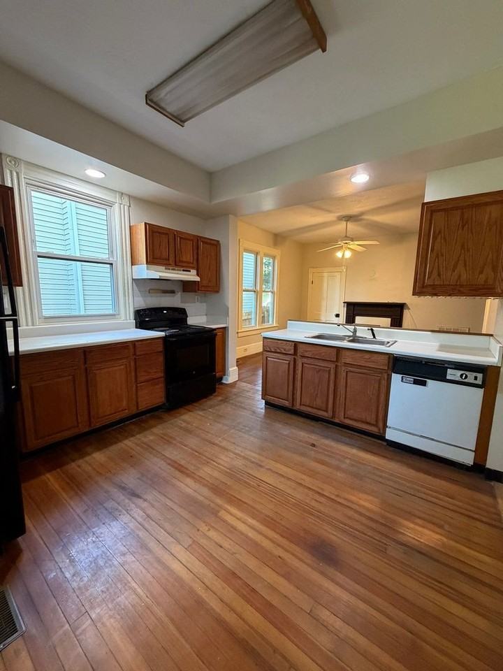 606 Elm Ave Sw - Photo 7 of 34