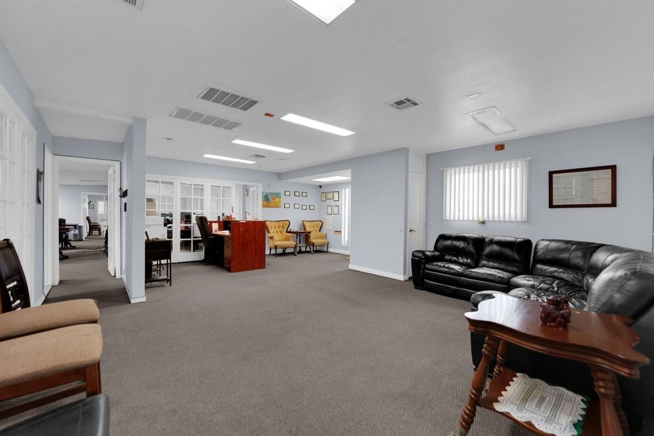 1404 S Maryland Pkwy - Photo 3 of 19