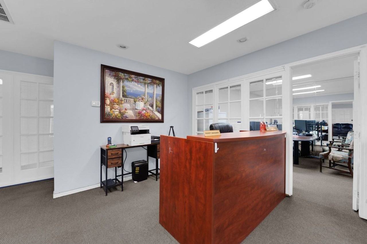 1404 S Maryland Pkwy - Photo 4 of 19
