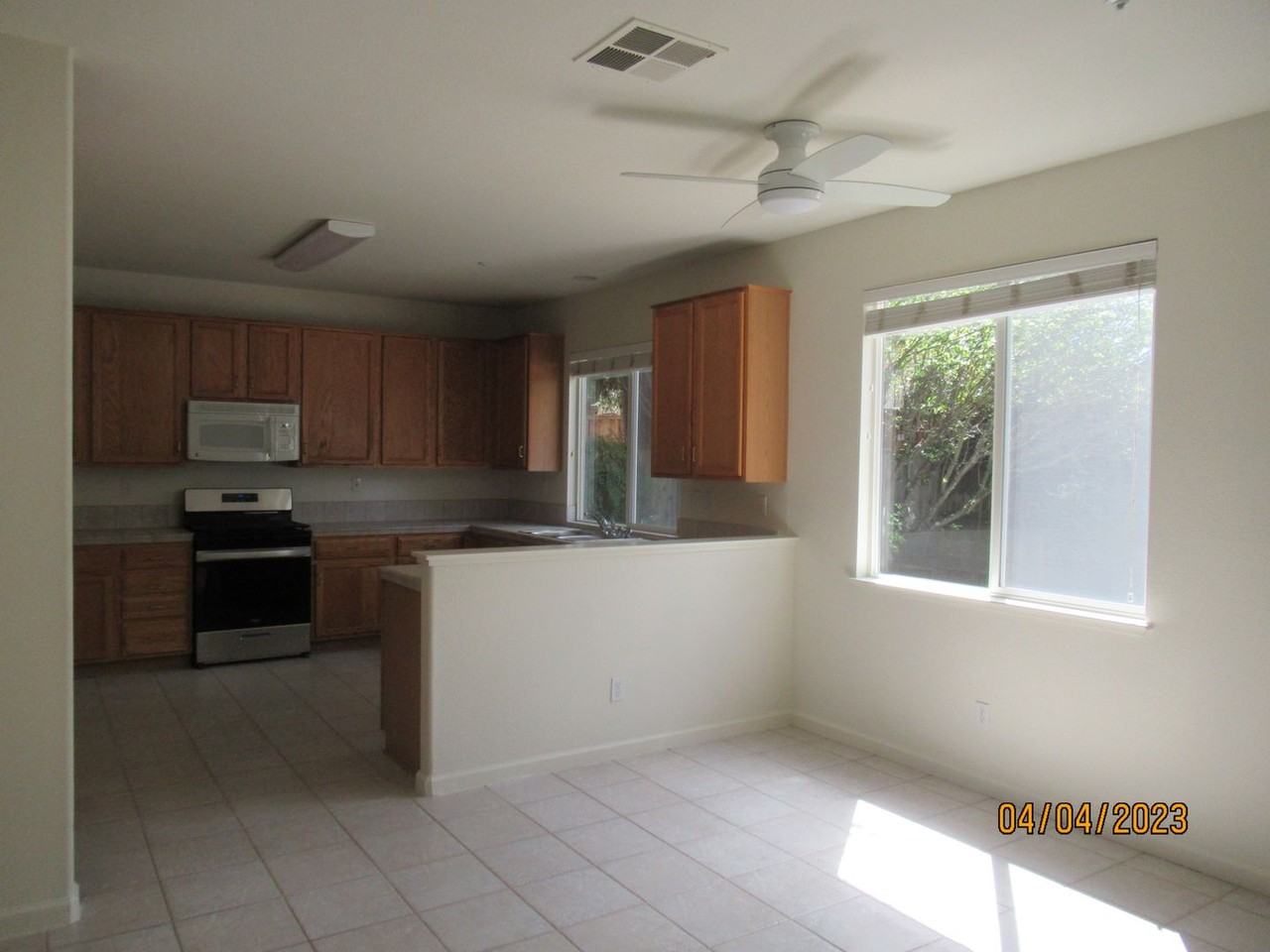 4570 Stillson St - Photo 3 of 11