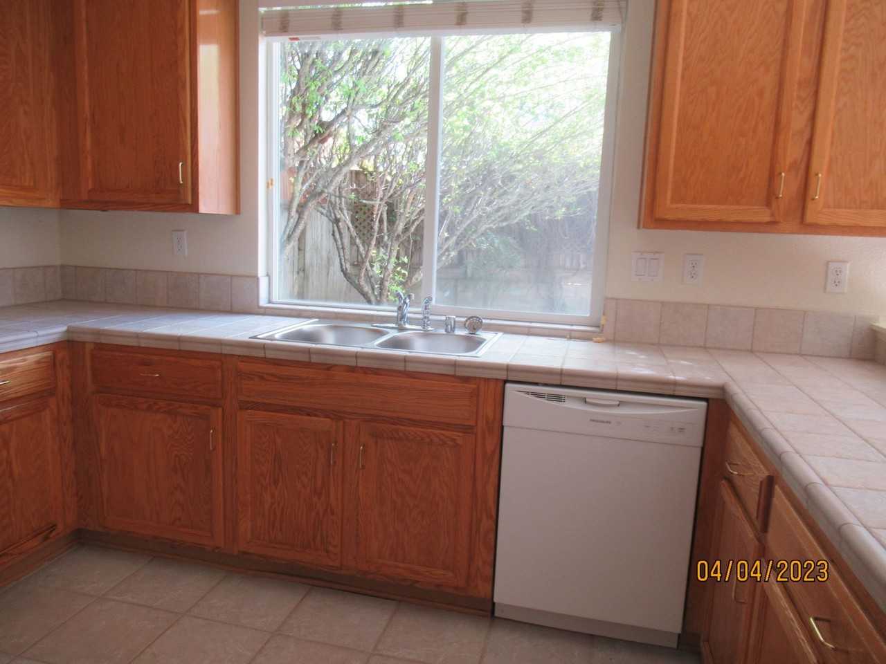 4570 Stillson St - Photo 4 of 11