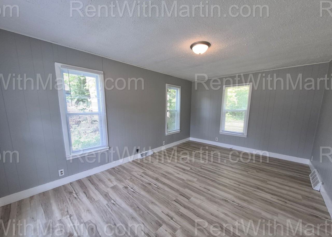 348 Lamont St - Photo 2 of 12