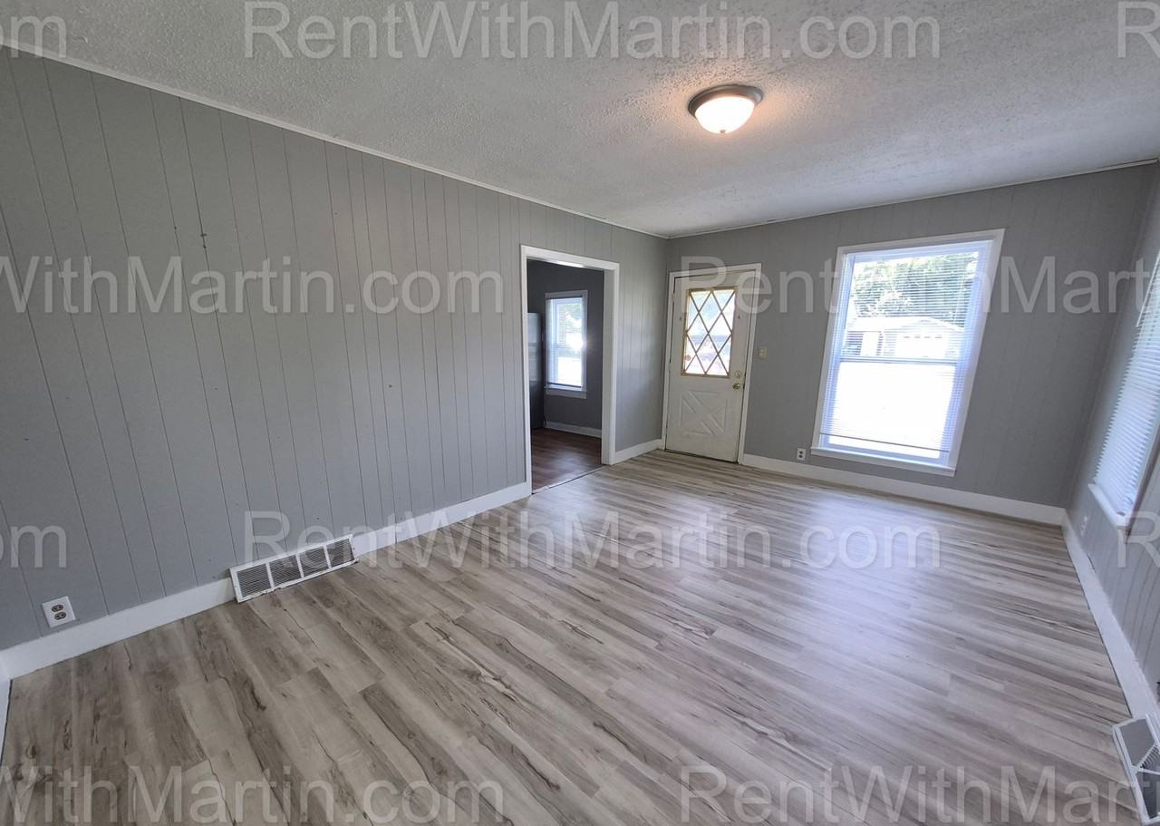 348 Lamont St - Photo 3 of 12