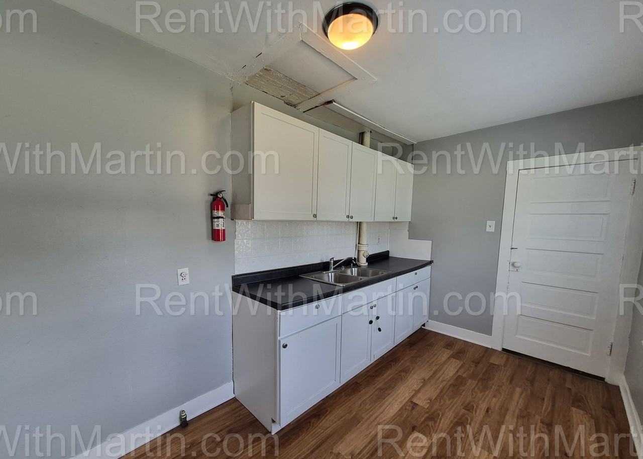 348 Lamont St - Photo 4 of 12
