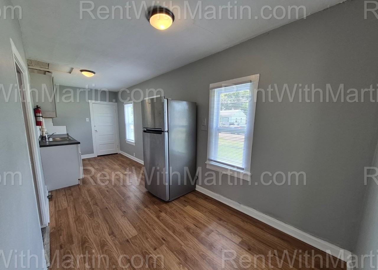 348 Lamont St - Photo 5 of 12