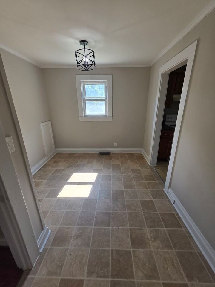 4035 Leo St - Photo 4 of 15