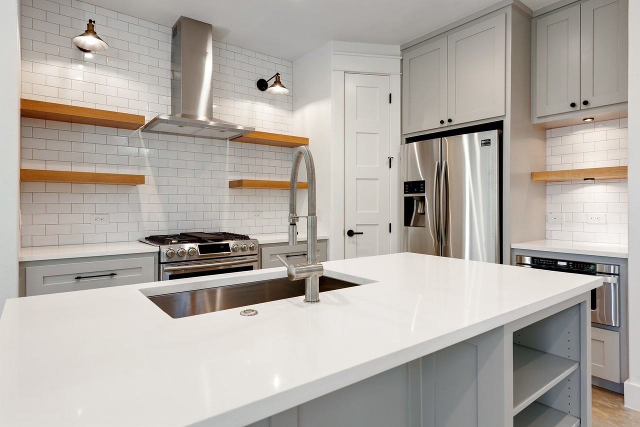 1201 W 22nd St - Photo 2 of 29