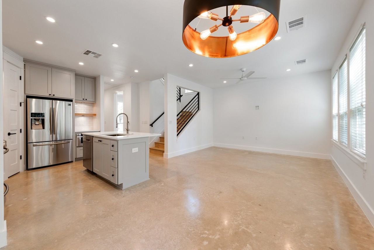 1201 W 22nd St - Photo 5 of 29