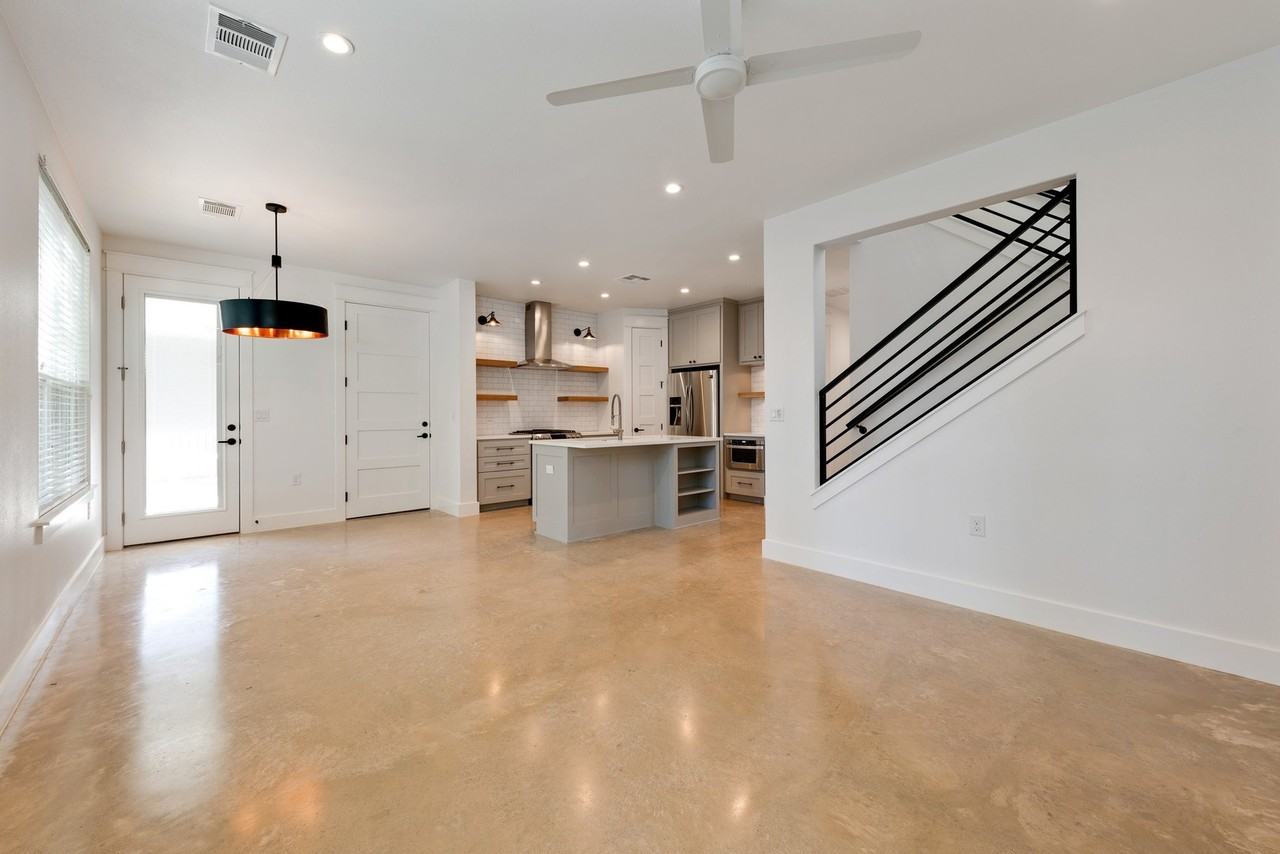 1201 W 22nd St - Photo 6 of 29