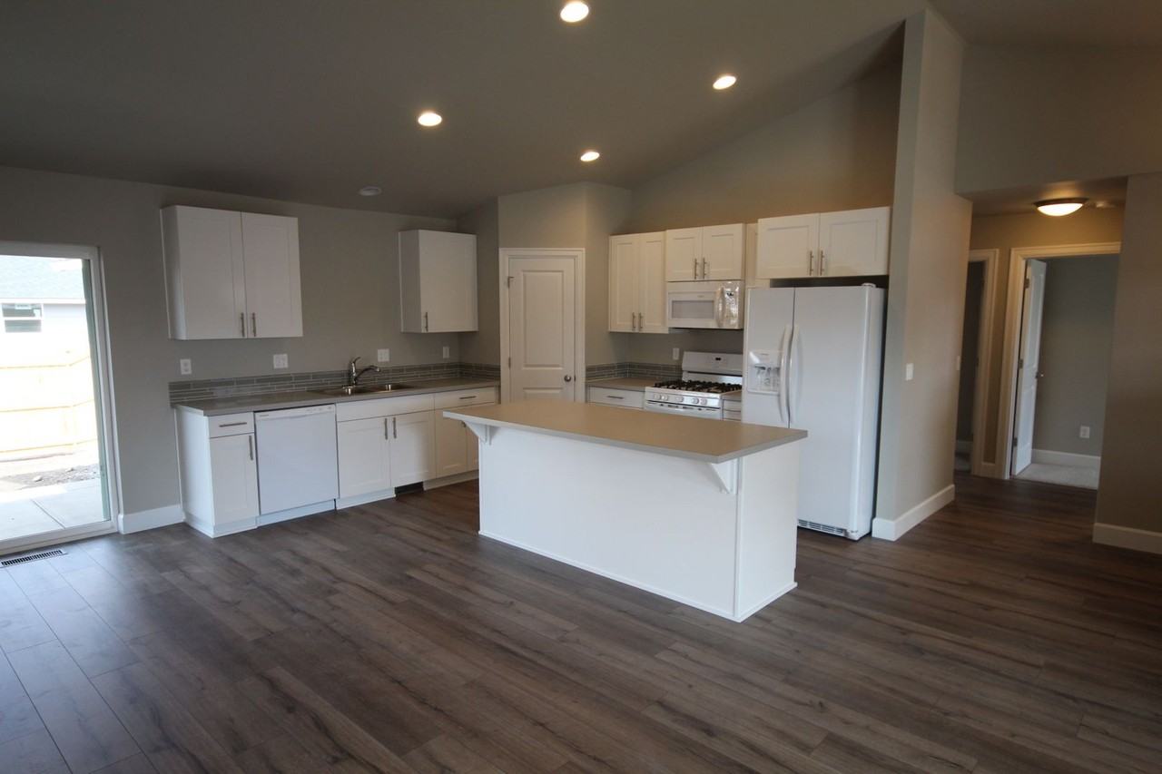 1687 Ne 5th St - Photo 2 of 21