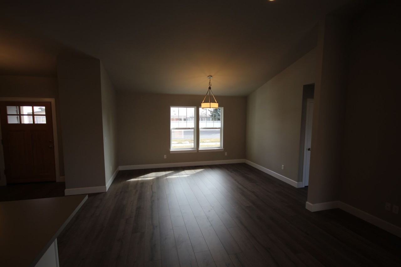 1687 Ne 5th St - Photo 4 of 21