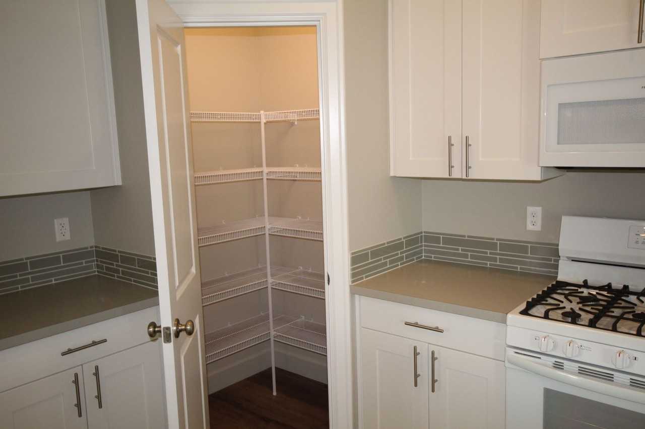 1687 Ne 5th St - Photo 5 of 21