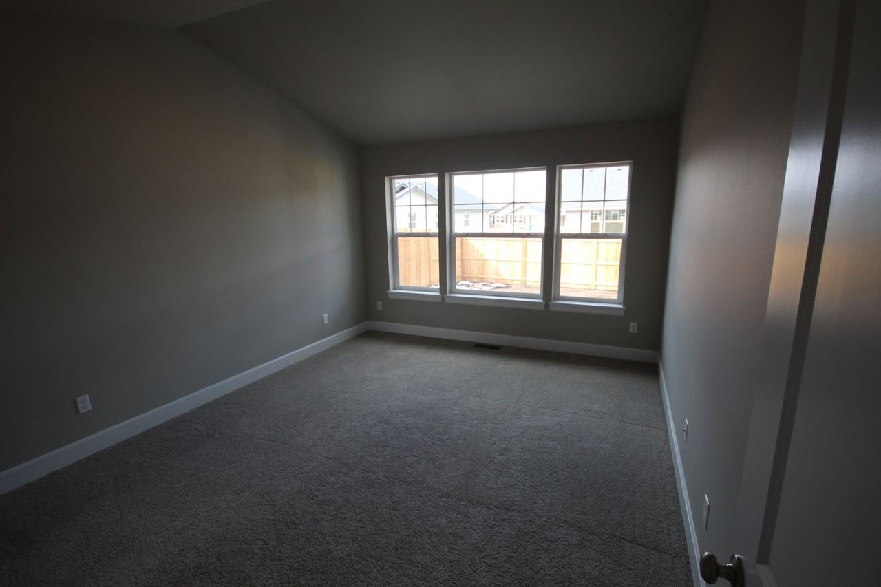1687 Ne 5th St - Photo 6 of 21