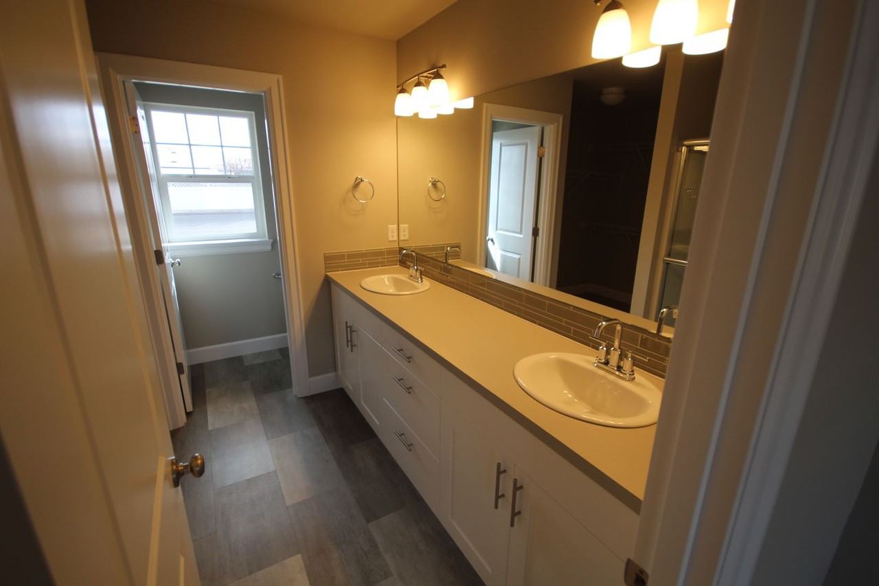 1687 Ne 5th St - Photo 7 of 21
