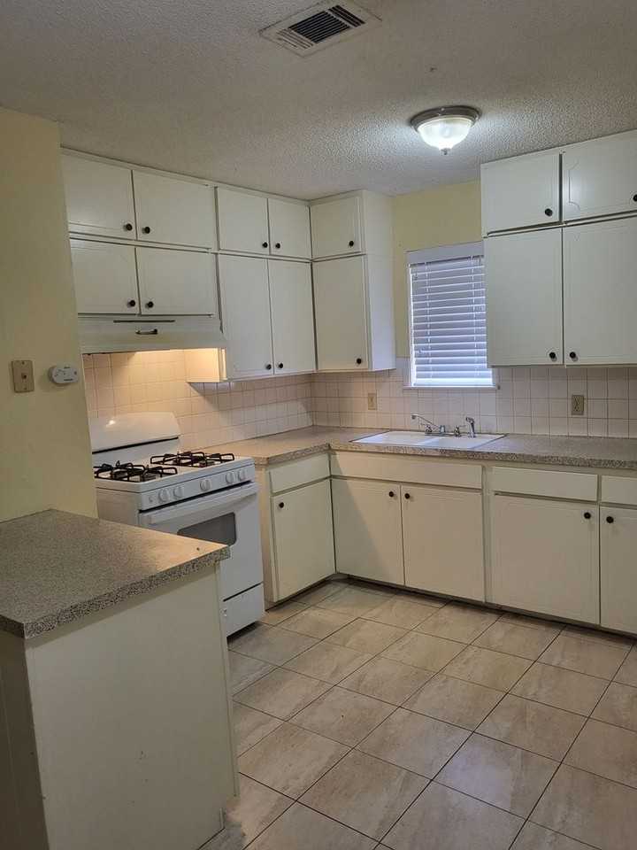 1551 Pamela Ln - Photo 2 of 19