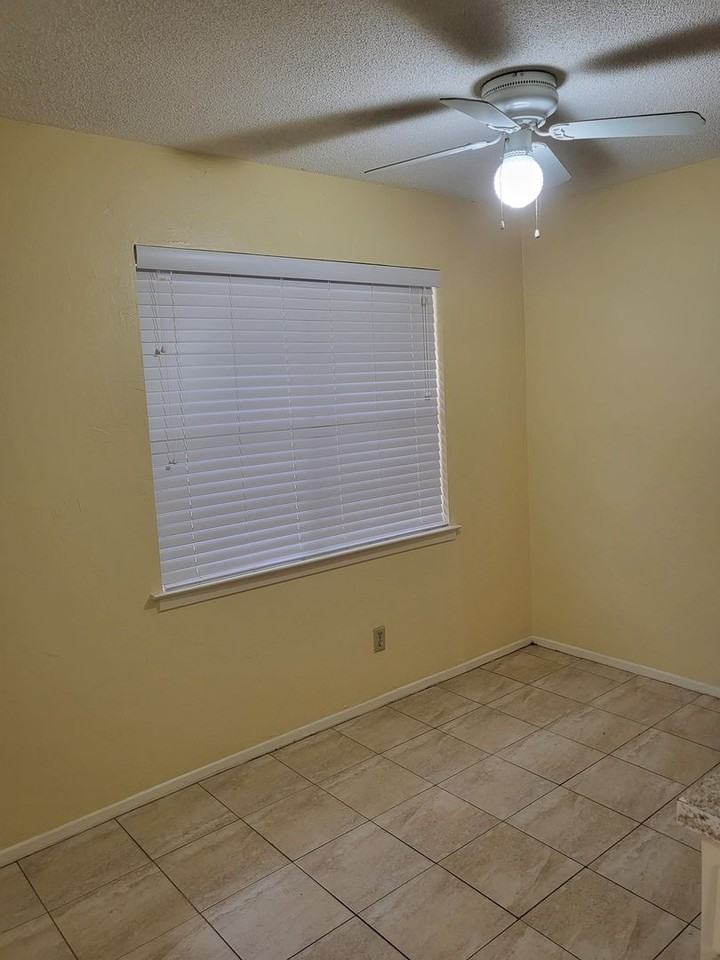 1551 Pamela Ln - Photo 4 of 19