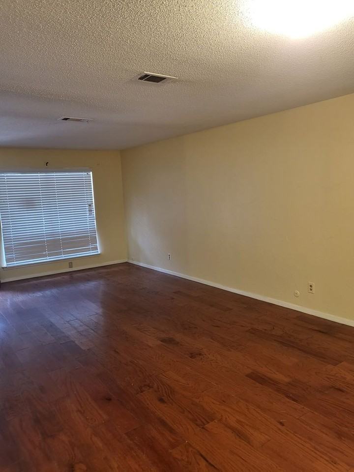 1551 Pamela Ln - Photo 5 of 19