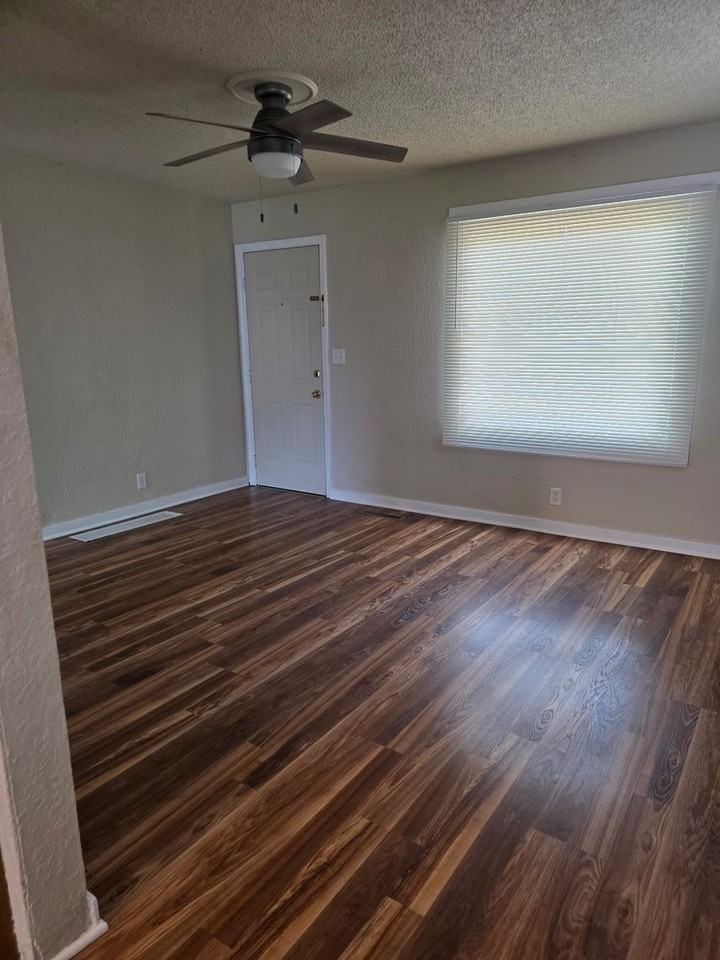 173 E Greenview Ave - Photo 3 of 7