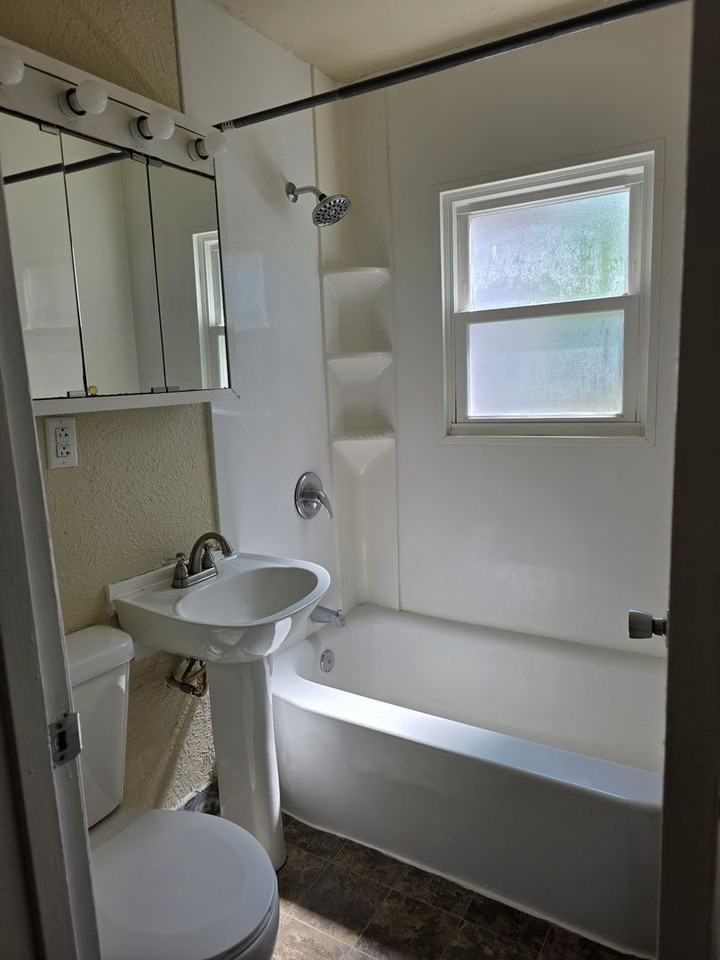 173 E Greenview Ave - Photo 6 of 7