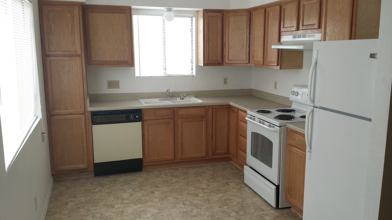590 Stallion Rd Se - Photo 2 of 8