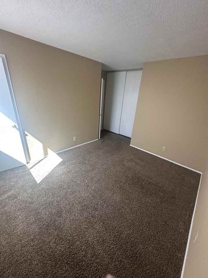 590 Stallion Rd Se - Photo 5 of 8