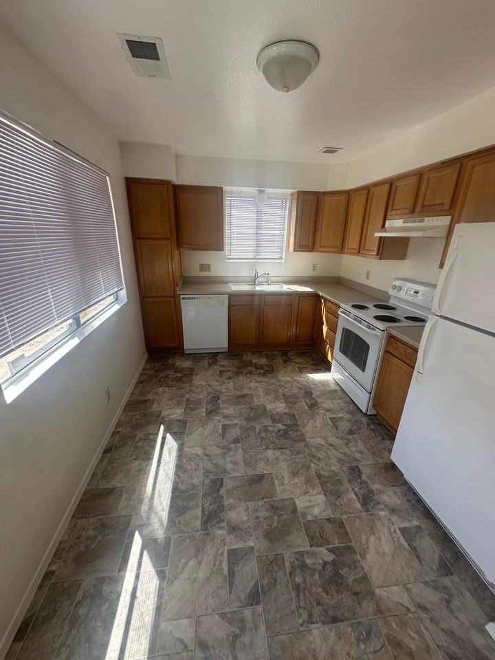 590 Stallion Rd Se - Photo 7 of 8