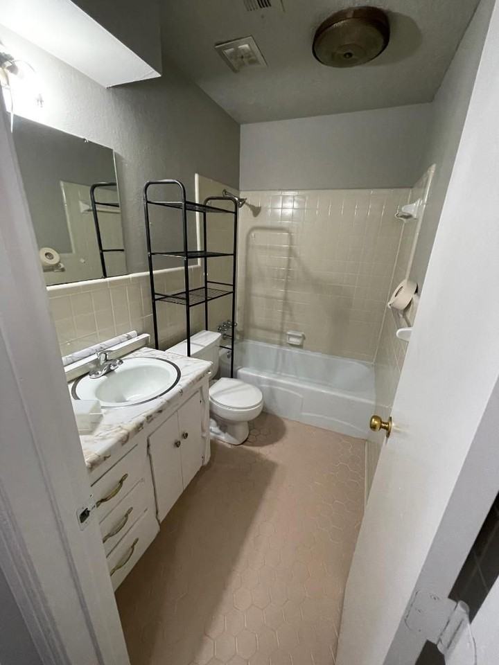 1406 Rebecca Ln - Photo 6 of 12