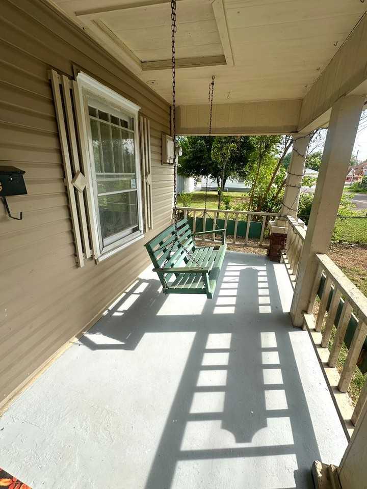 214 N Marion Ave - Photo 2 of 12