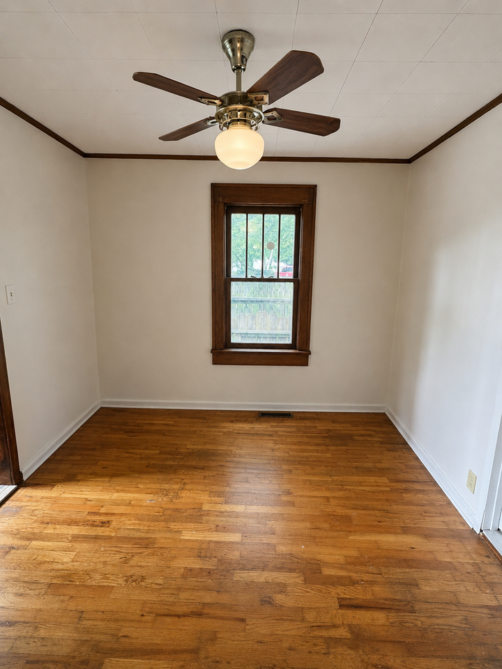 214 N Marion Ave - Photo 4 of 12