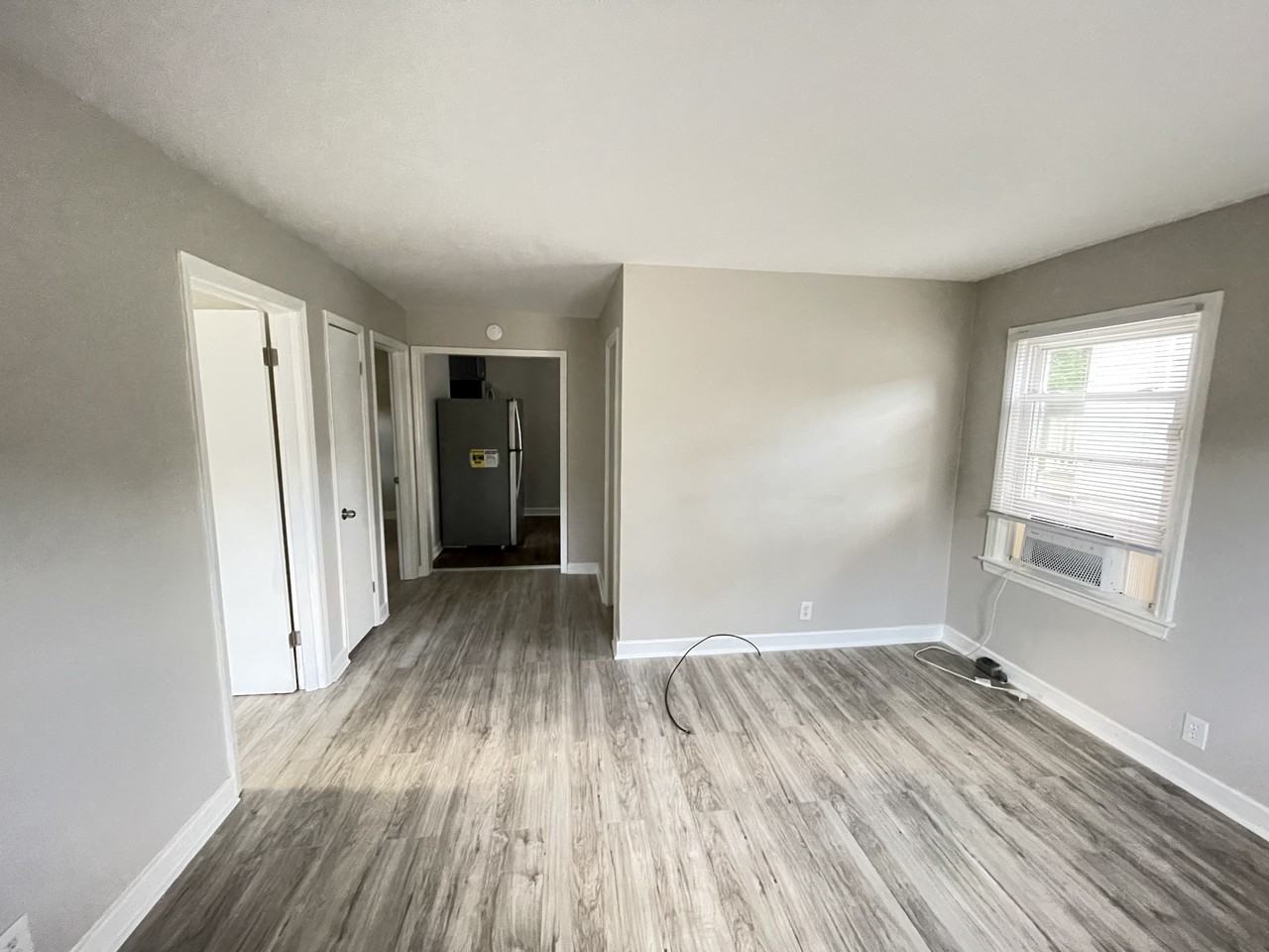 1028 Mcarthur Ave - Photo 2 of 12