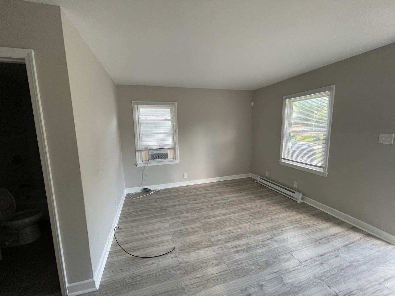 1028 Mcarthur Ave - Photo 4 of 12