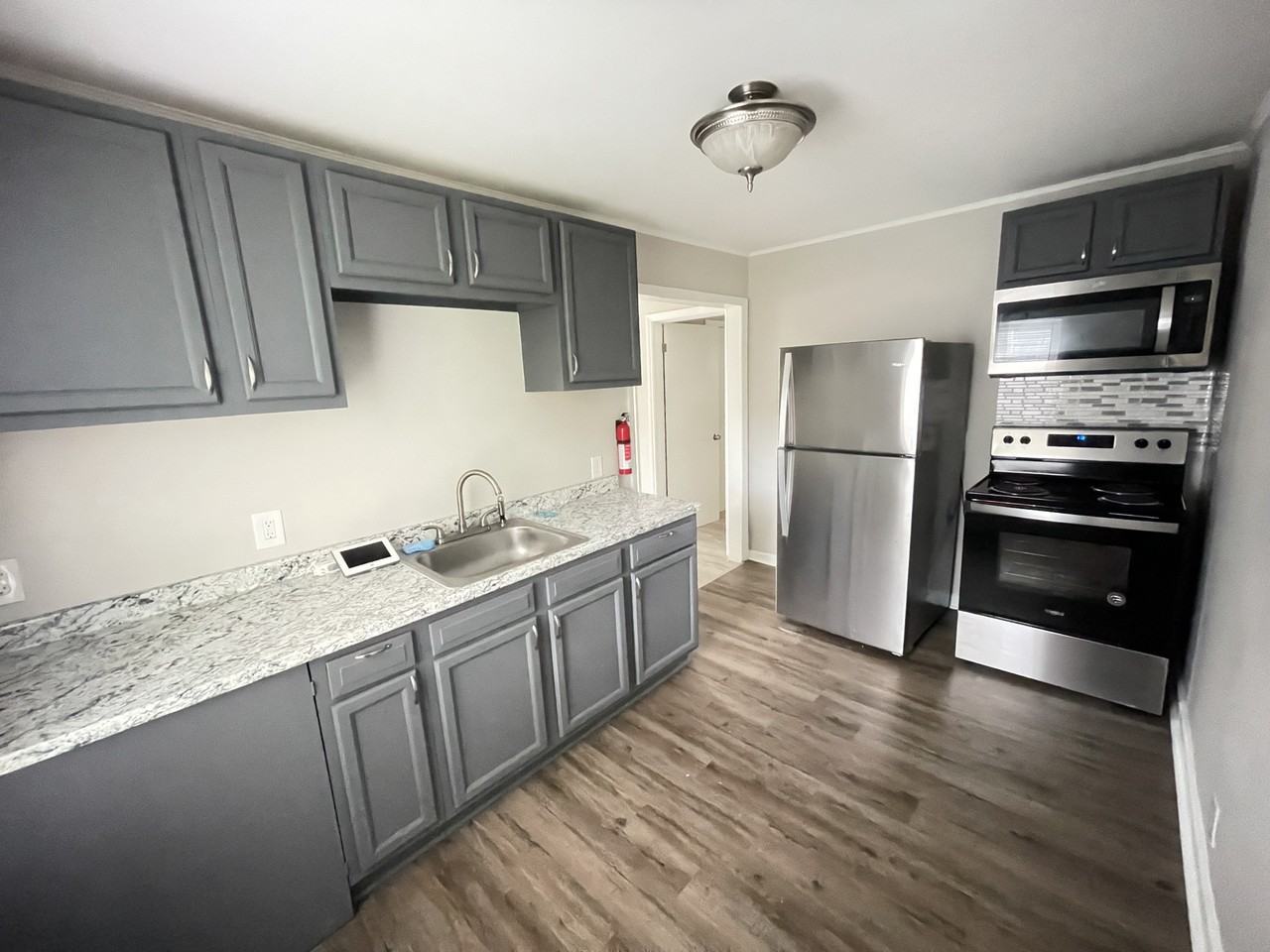 1028 Mcarthur Ave - Photo 6 of 12