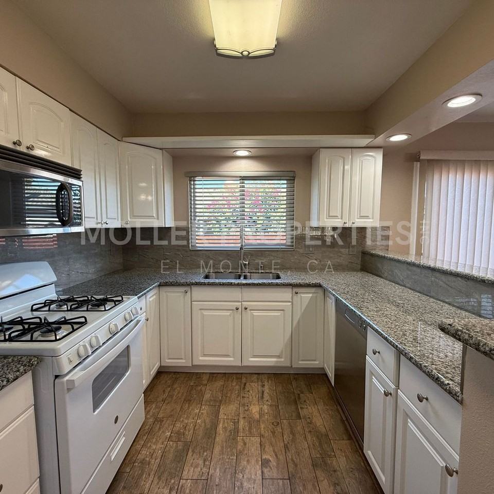 8876 Emperor Ave - Photo 6 of 15