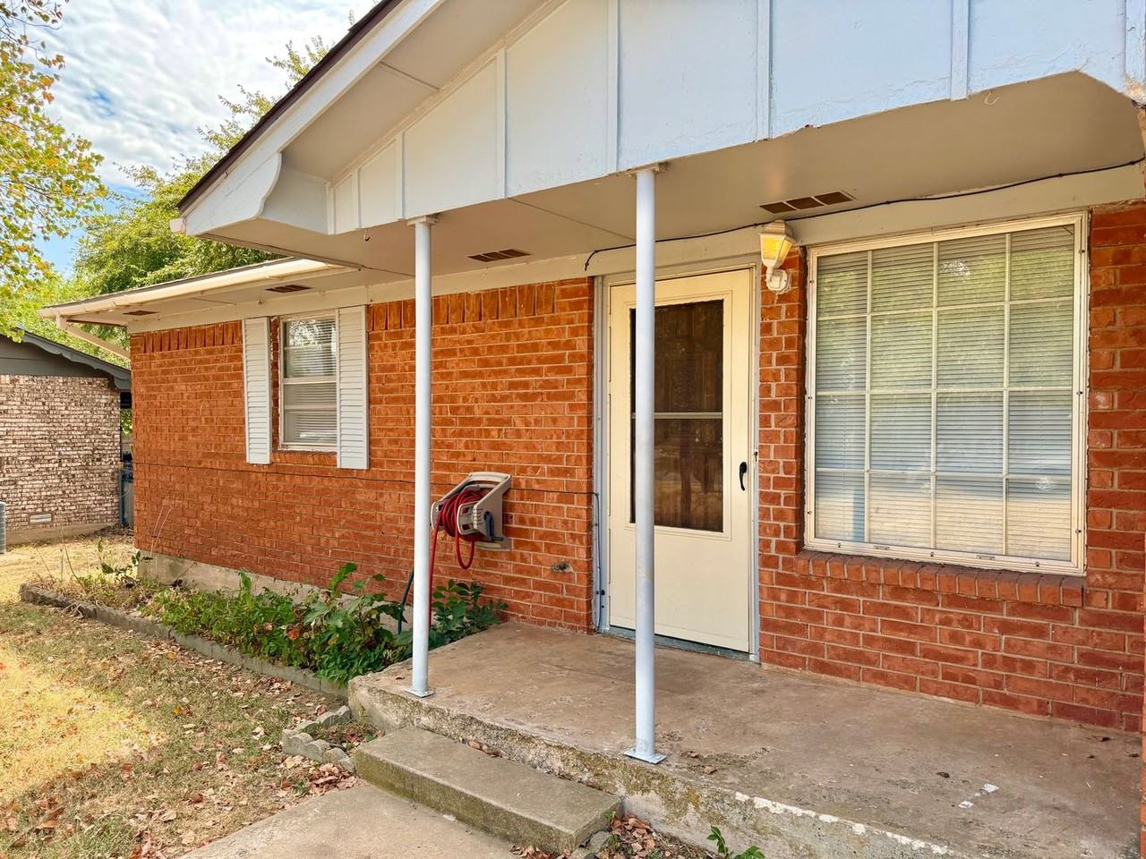 1204 2nd Pl - Photo 4 of 26