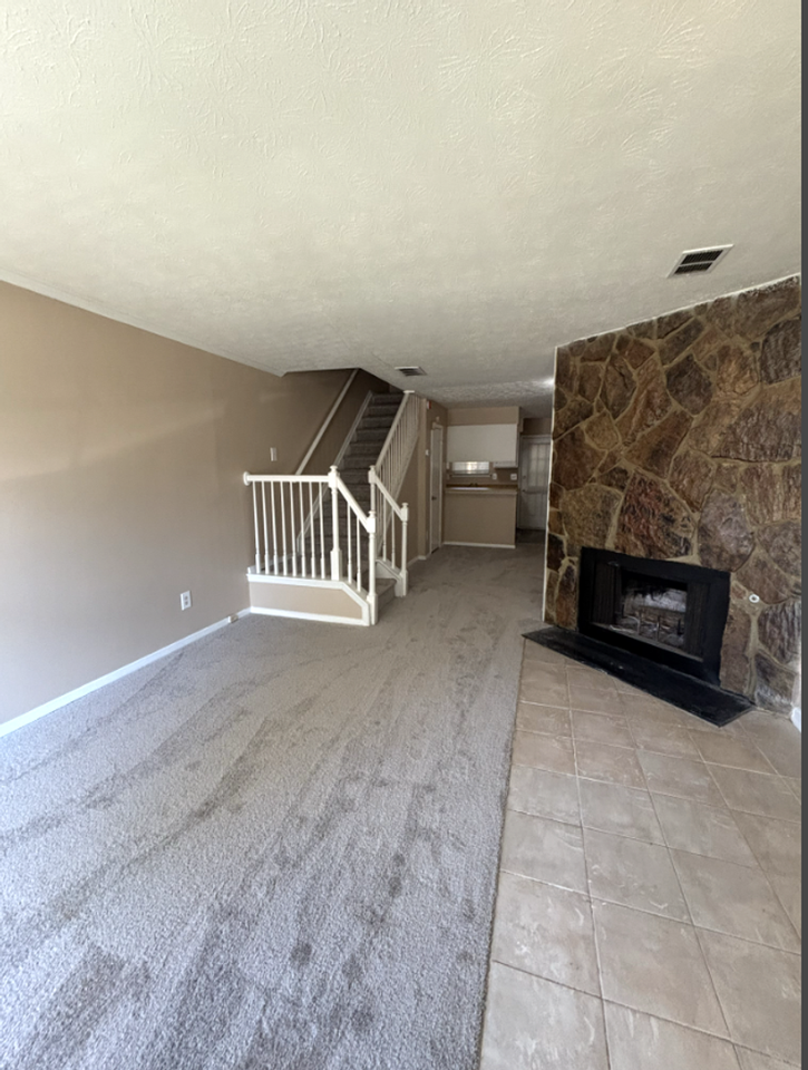 450 Prince Of Wales - Photo 2 of 7