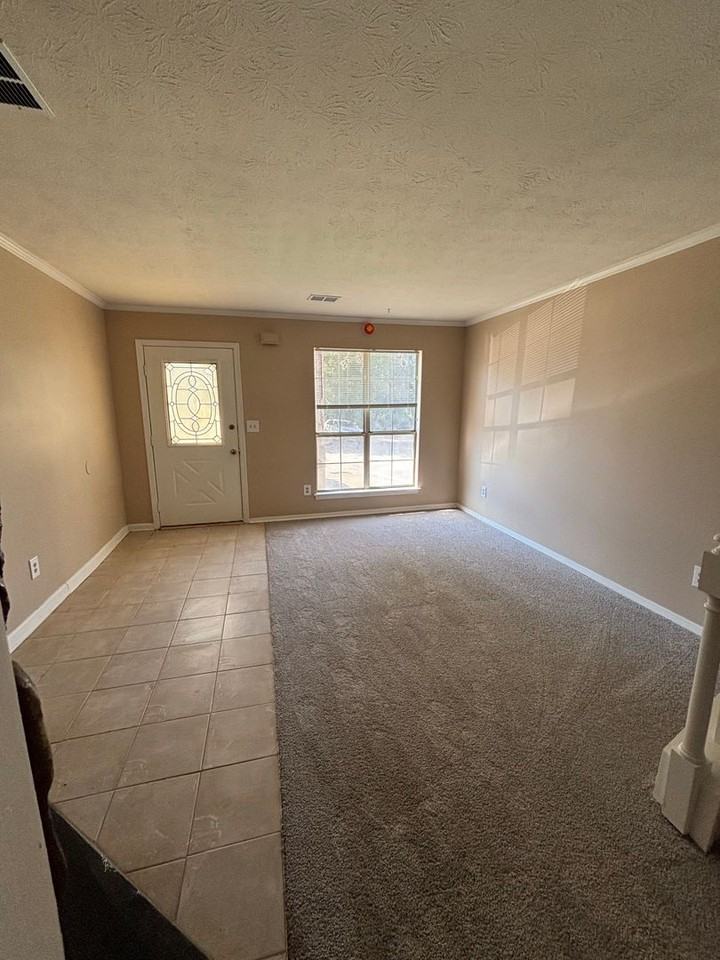 450 Prince Of Wales - Photo 3 of 7