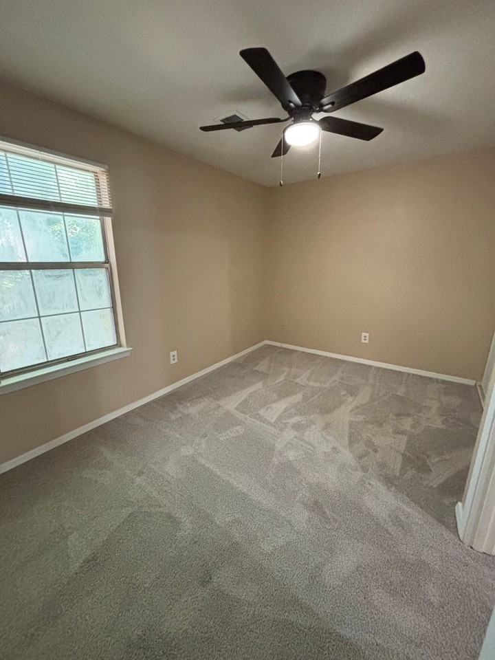 450 Prince Of Wales - Photo 4 of 7