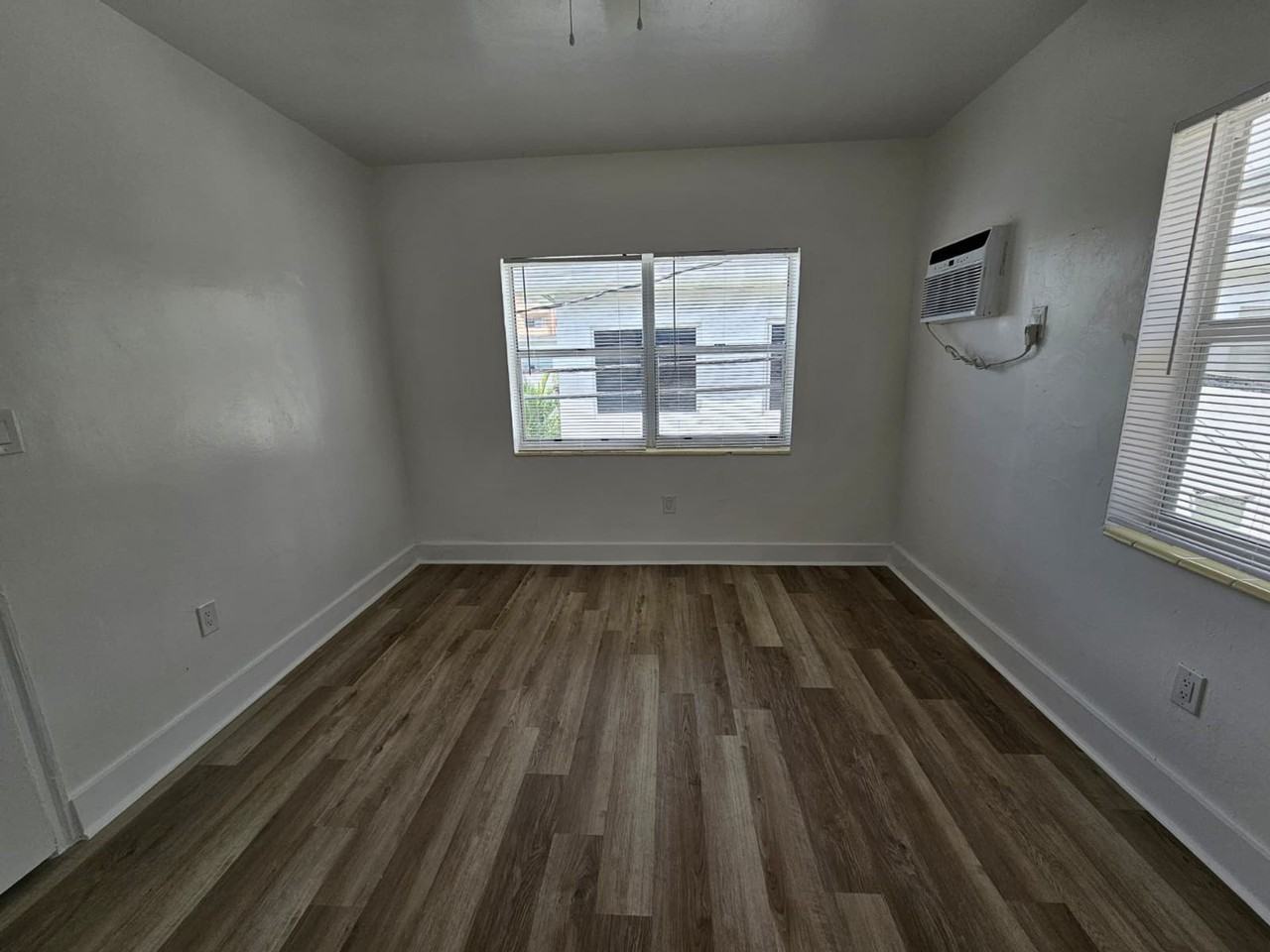 6882 Harding Ave Miami Beach, FL 33141 - Photo 5 of 6