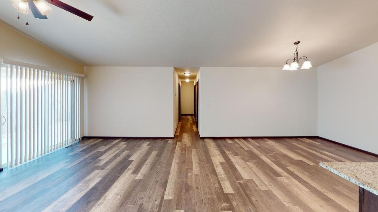 590 Westwind Rd - Photo 6 of 13