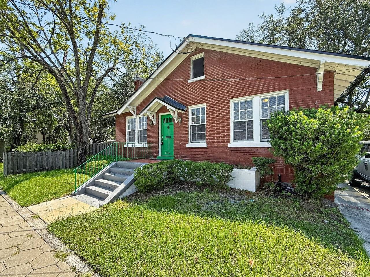 2736 Lydia St - Photo 3 of 46